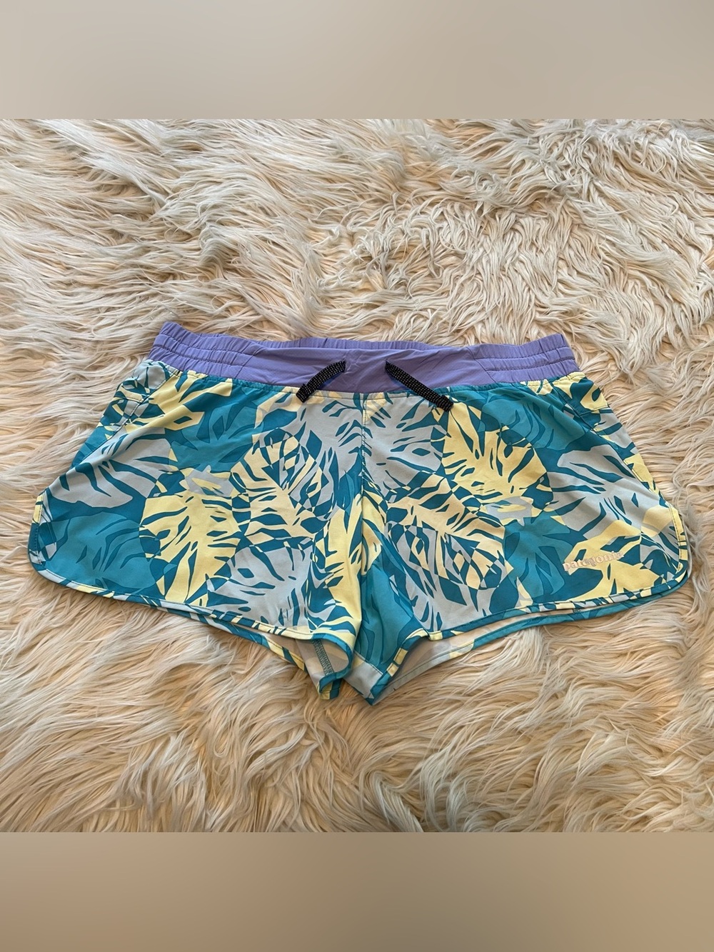 Patagonia Nine Trails Shorts 4” Floral Leaf Pattern Running Women’s Size M